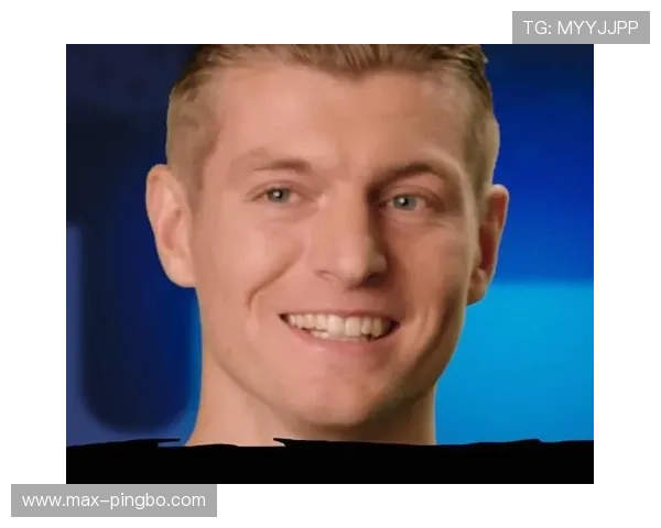 克罗斯与布鲁诺在中场组织上偏向体系分配形成分散结构