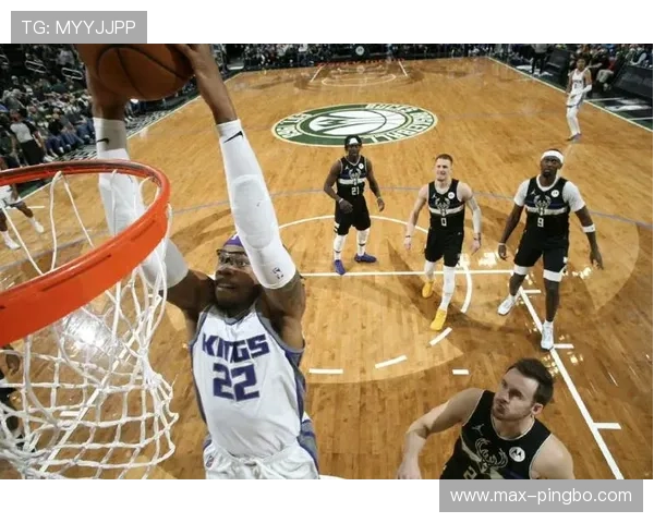 米德尔顿挡拆高效得分拉开差距，助雄鹿稳定季后赛节奏