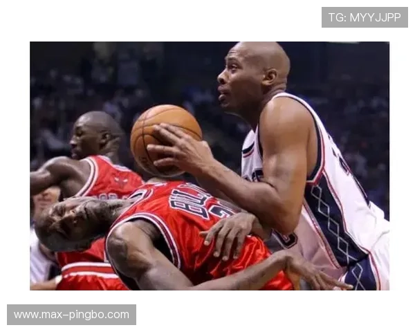 “起跳接触判罚”怎么吹？篮球规则中的犯规认定。